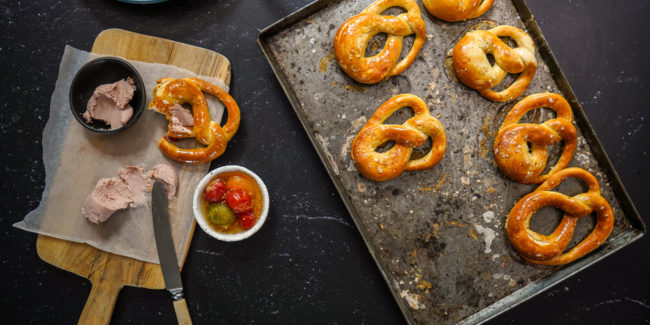 Eskort spreads, pretzels party food
