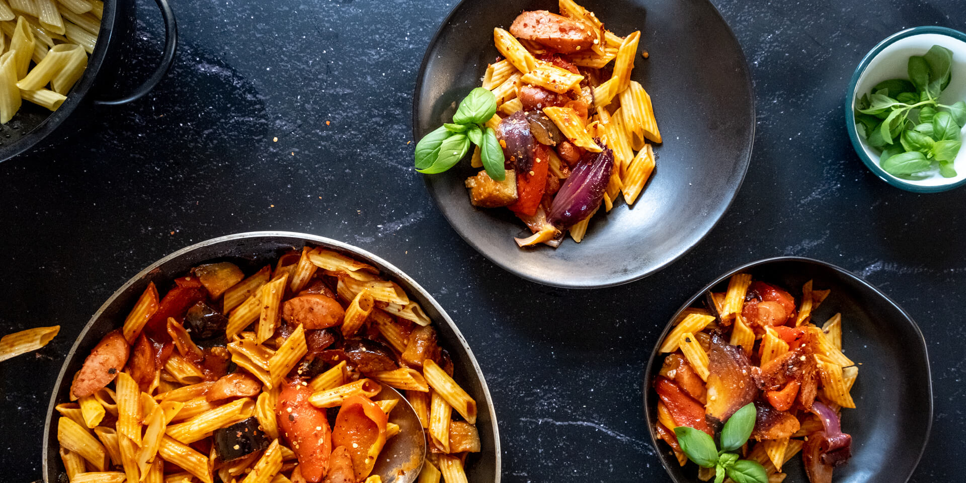 Eskort Spicy Roast Pepper Pasta with Russians & Aubergine
