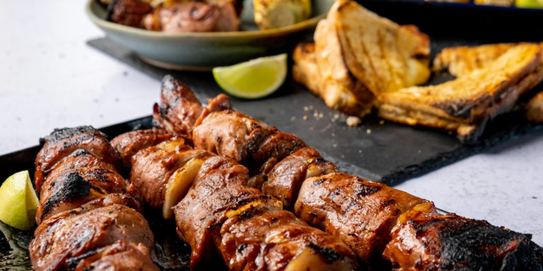 Eskort-Espetada-with-chili-and-lime-buttered-corn-and-a-cheesy-braai-bread--1904