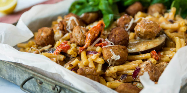 Eskort Frikkadels, Aubergine and Roasted Pepper Penne Pasta